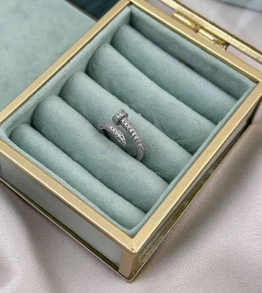 Full Taşlı Gümüş Vip Çivi Yüzük