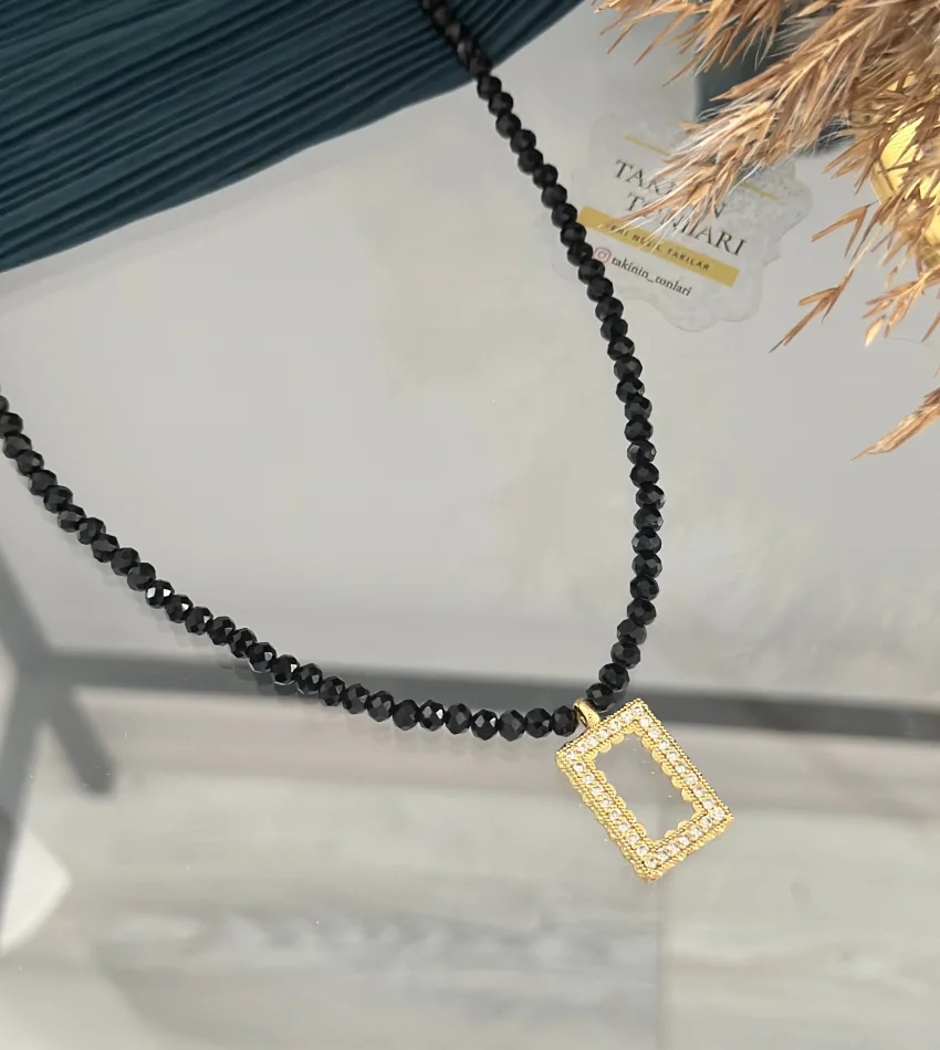 Siyah Kristal Boncuklu Gram Altınlık Kolye (60 cm)