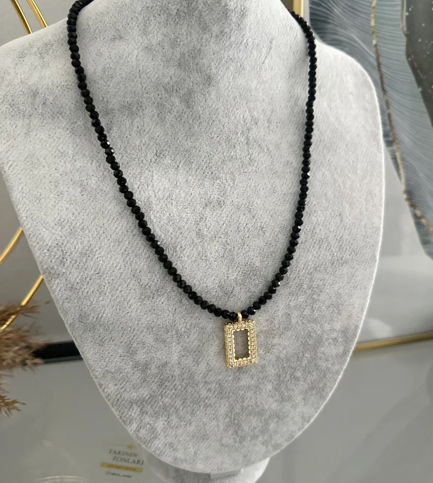 Siyah Kristal Boncuklu Gram Altınlık Kolye (60 cm)
