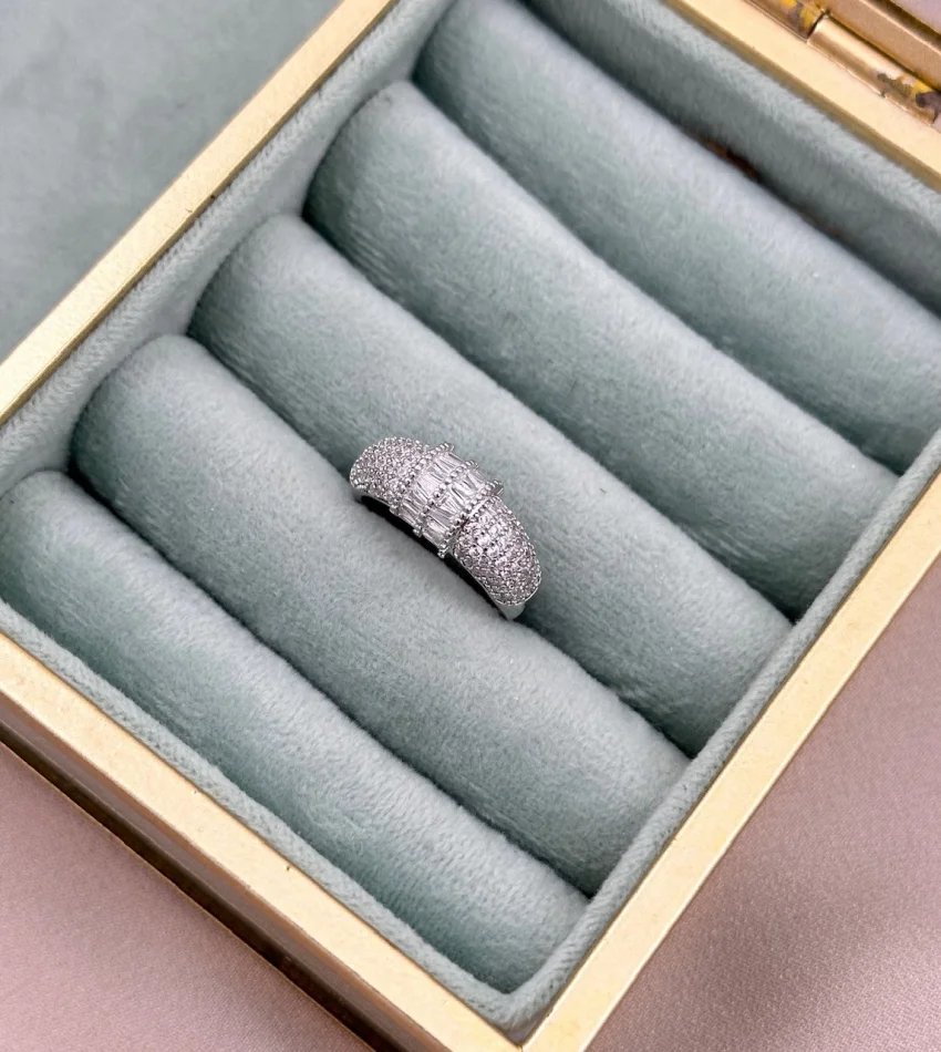 Oval Model Gümüş Taşlı İthal Vip Yüzük