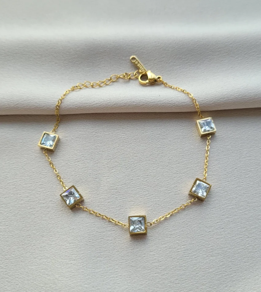 Outlet Sıralı Baget Taşlı Zarif Bileklik