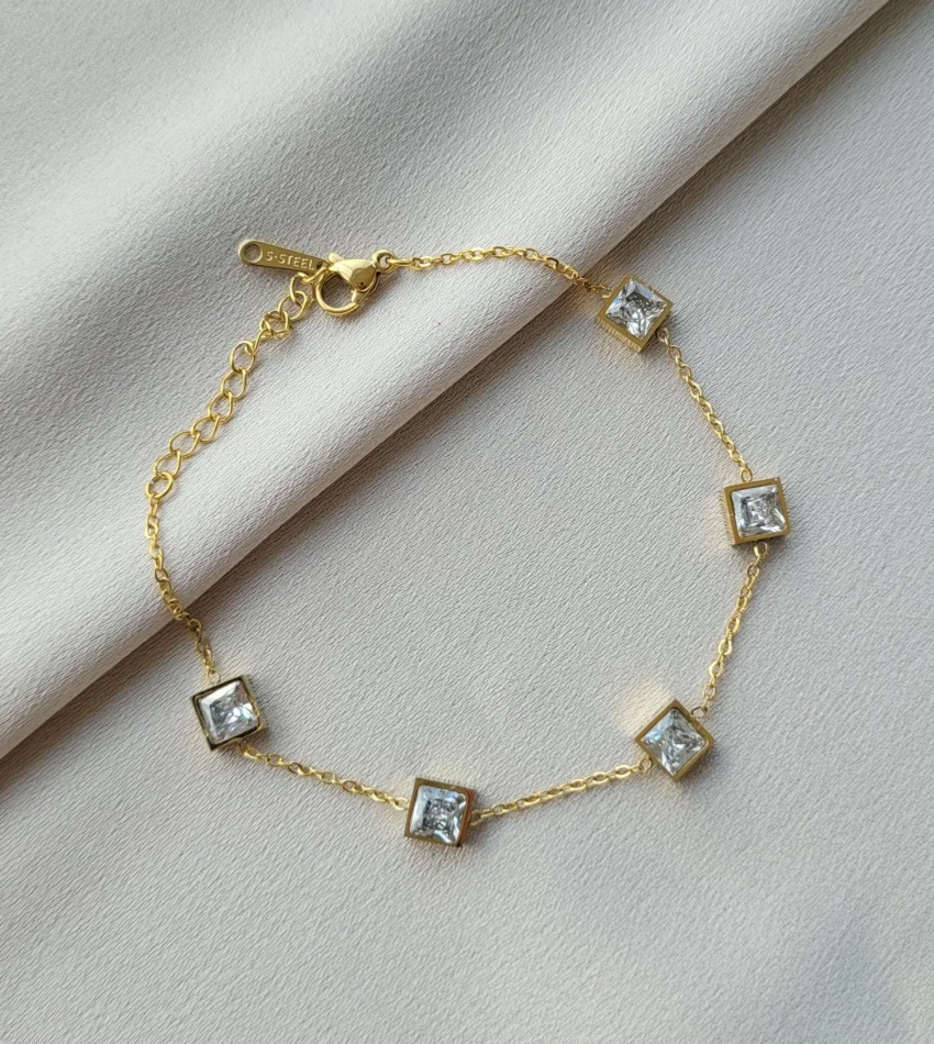 Outlet Sıralı Baget Taşlı Zarif Bileklik