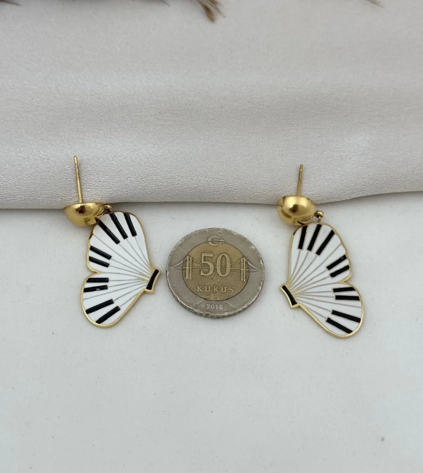 Tasarım Topçuklu Kanat Sallantılı Küpe