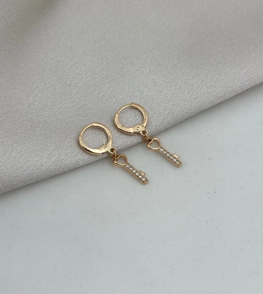 Taşlı Anahtar Zarif VİP Küpe