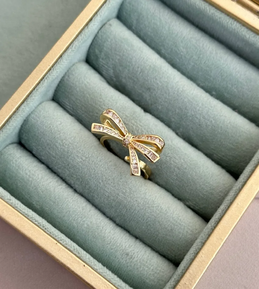 Taşlı Fiyonklu İthal Vip Yüzük