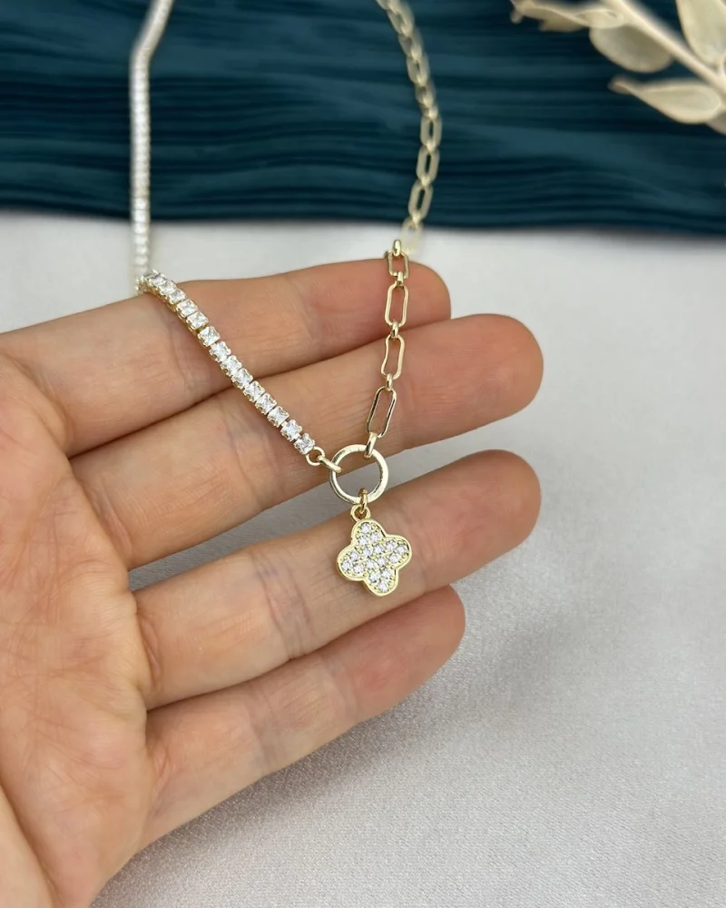 İthal Seri Yarım Suyolu Taşlı Yonca Detay Gold Kolye