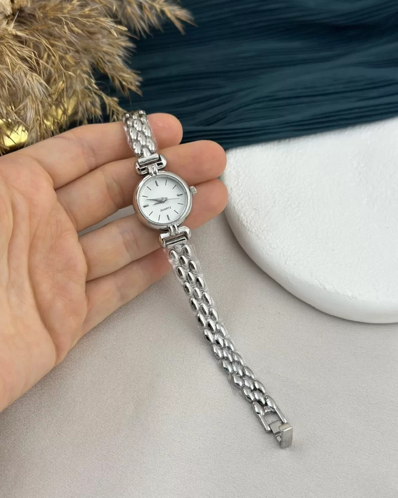 Gümüş Yuvarlak Kasa Retro Saat (Beyaz)