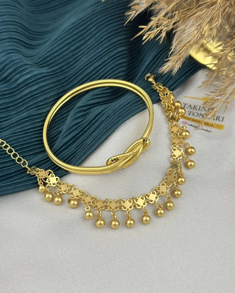 22 Ayar Kişniş ve Düğüm Ajda Kombini