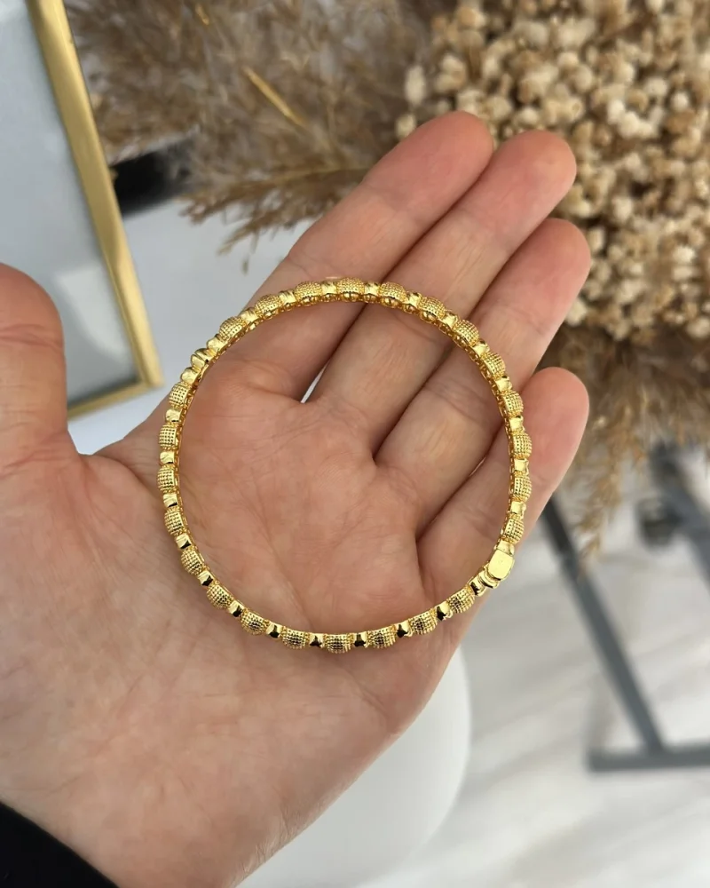 22 Ayar Oval Topçuk Detaylı Kelepçe Bilezik (6 cm)
