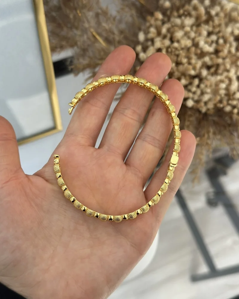 22 Ayar Oval Topçuk Detaylı Kelepçe Bilezik (6 cm)