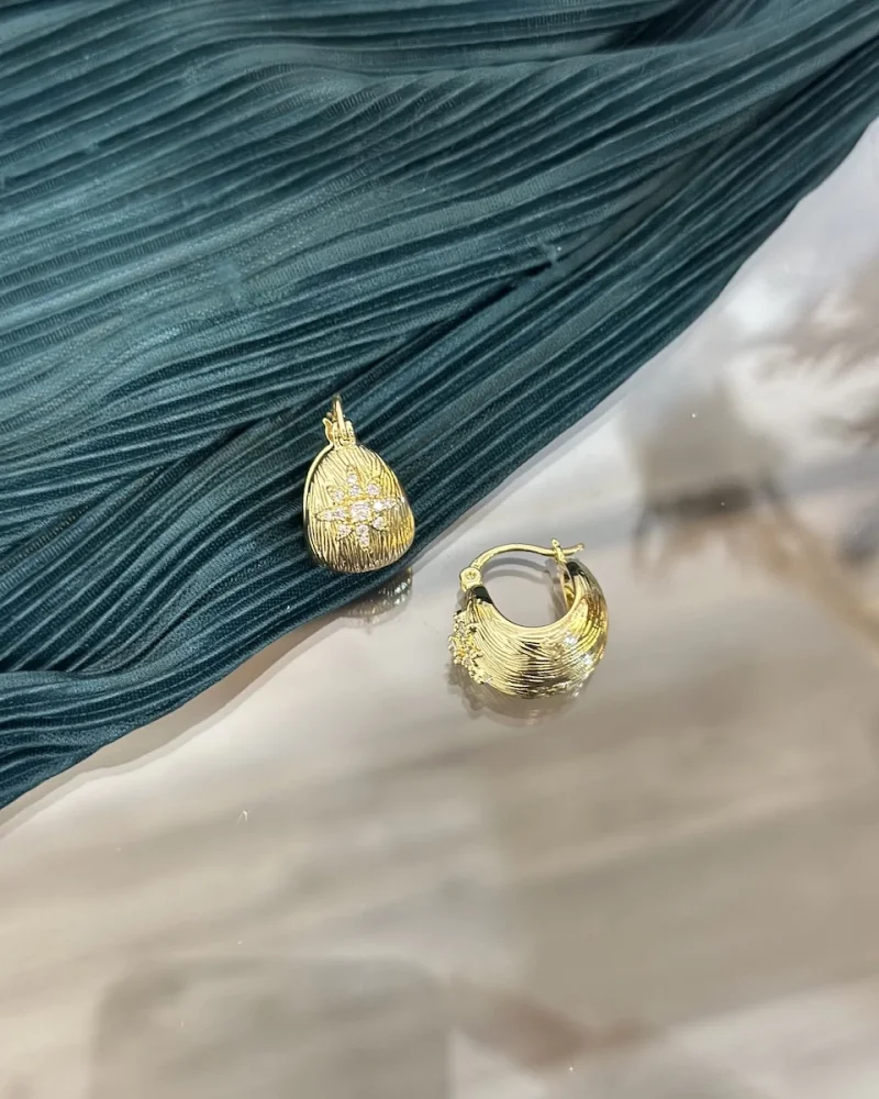 Bombeli Çizgi Dokulu Taşlı Halka Küpe (Hafif yapılıdır)