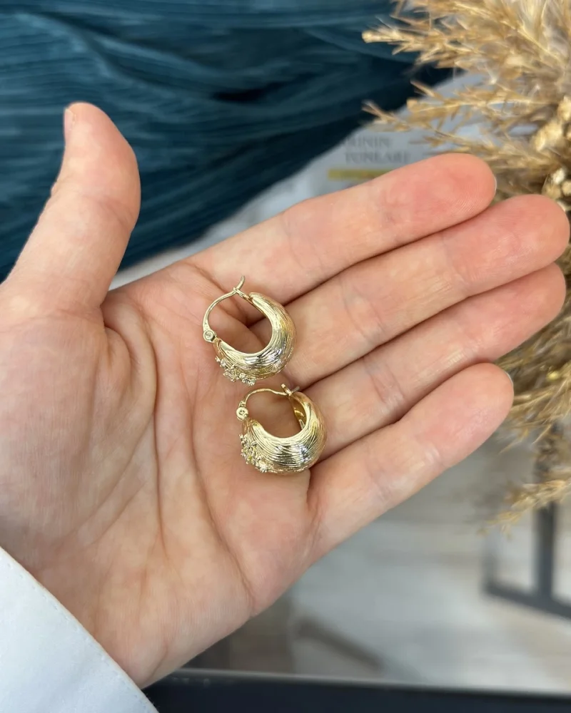 Bombeli Çizgi Dokulu Taşlı Halka Küpe (Hafif yapılıdır)