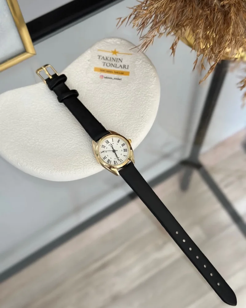 Siyah Deri Kordon Yuvarlak-Köşeli Saat