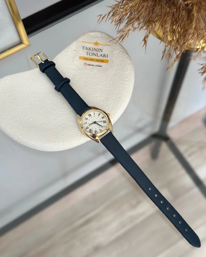 Lacivert Deri Kordon Yuvarlak-Köşeli Saat