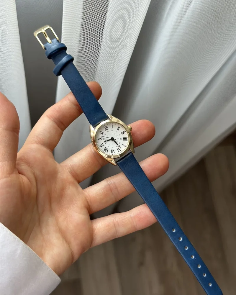 Lacivert Deri Kordon Yuvarlak-Köşeli Saat