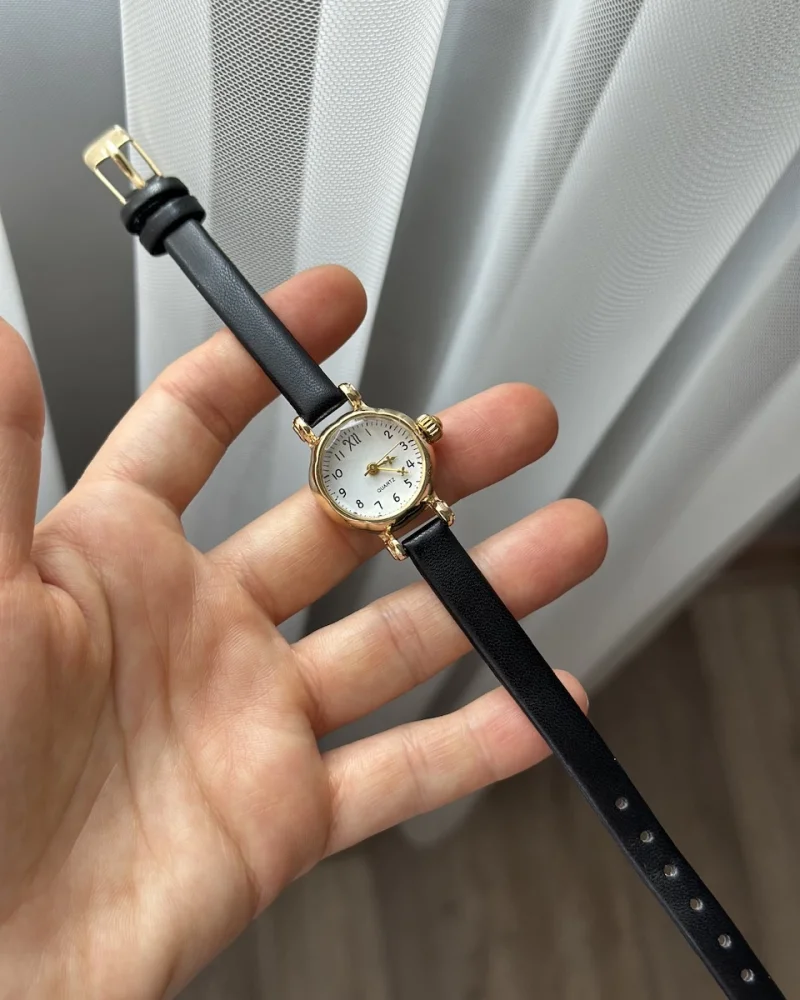 Siyah Deri Kordon Zarif Yuvarlak Saat