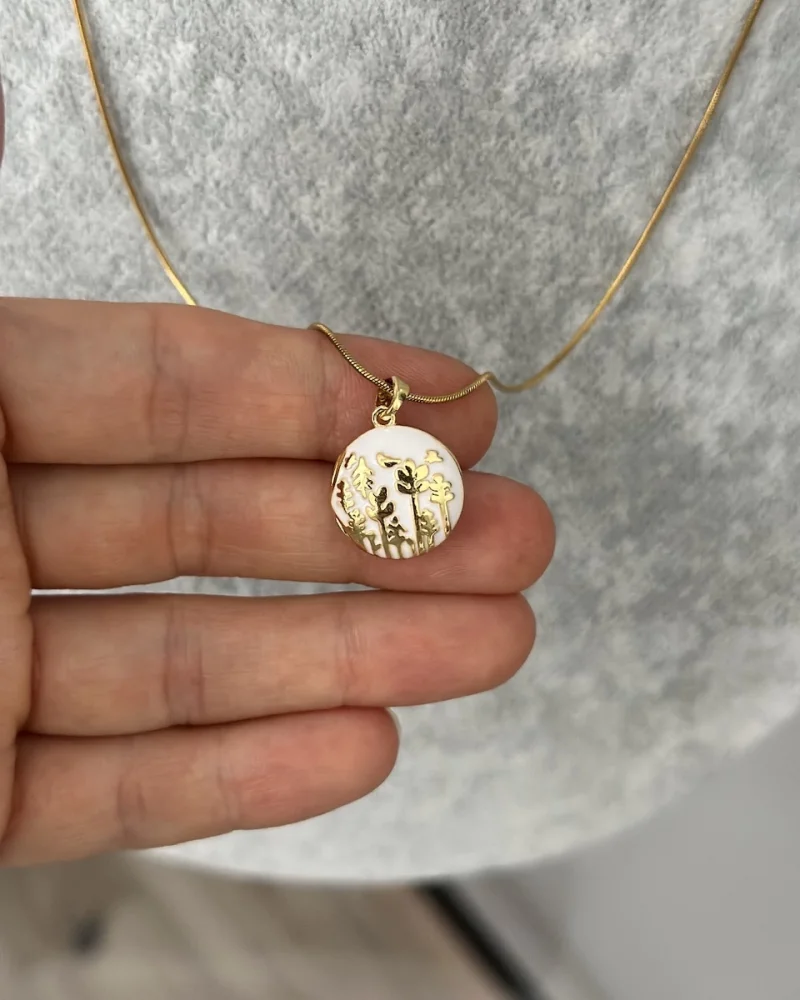 Beyaz Mineli Kuşlu Açılır Kapaklı Kolye (40+5 cm)