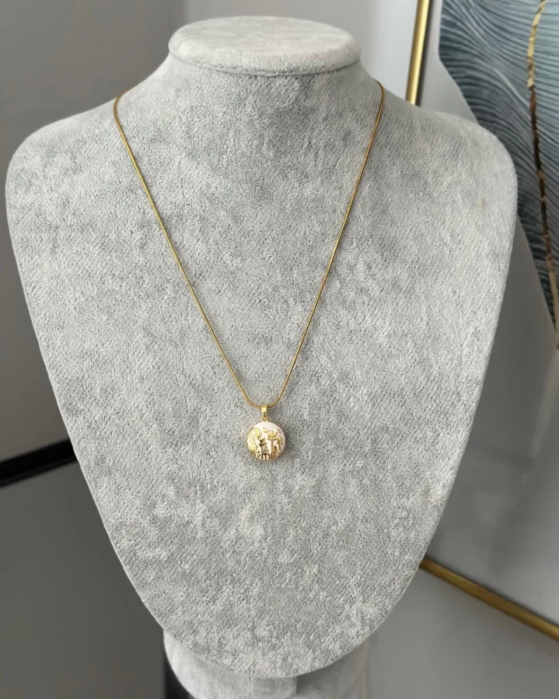 Beyaz Mineli Kuşlu Açılır Kapaklı Kolye (40+5 cm)