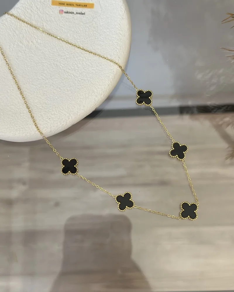 Çelik Marka Model Siya Yonca Kolye (40+5 cm)