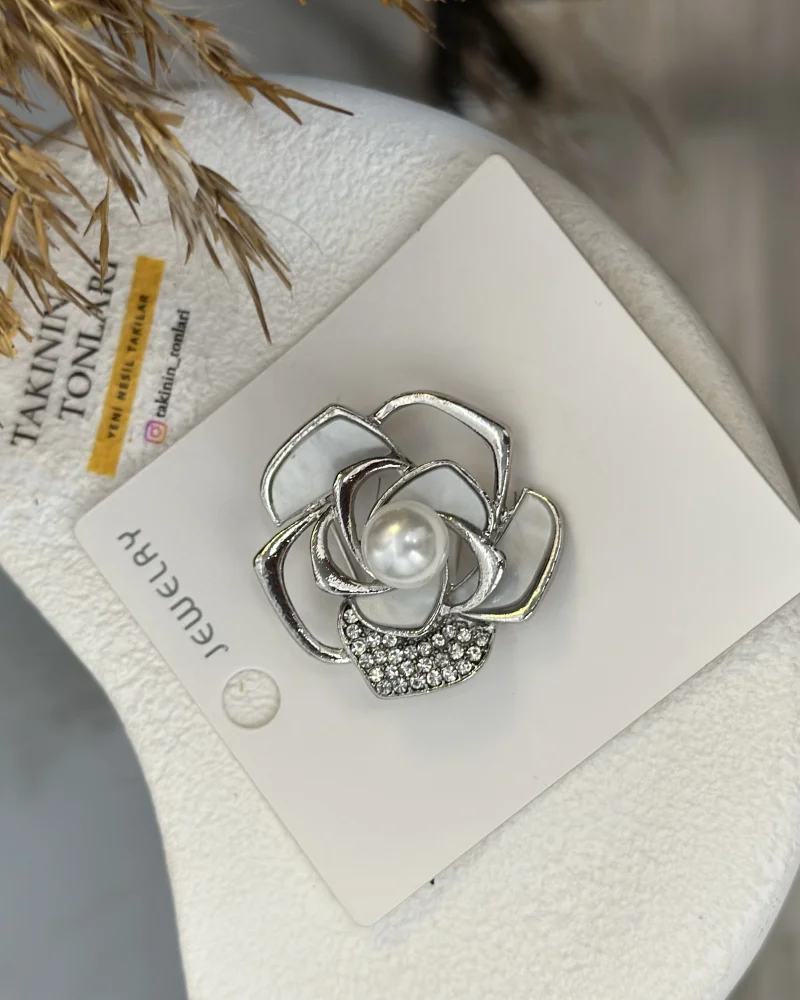Gümüş Renk İncili Taşlı Gül Broş