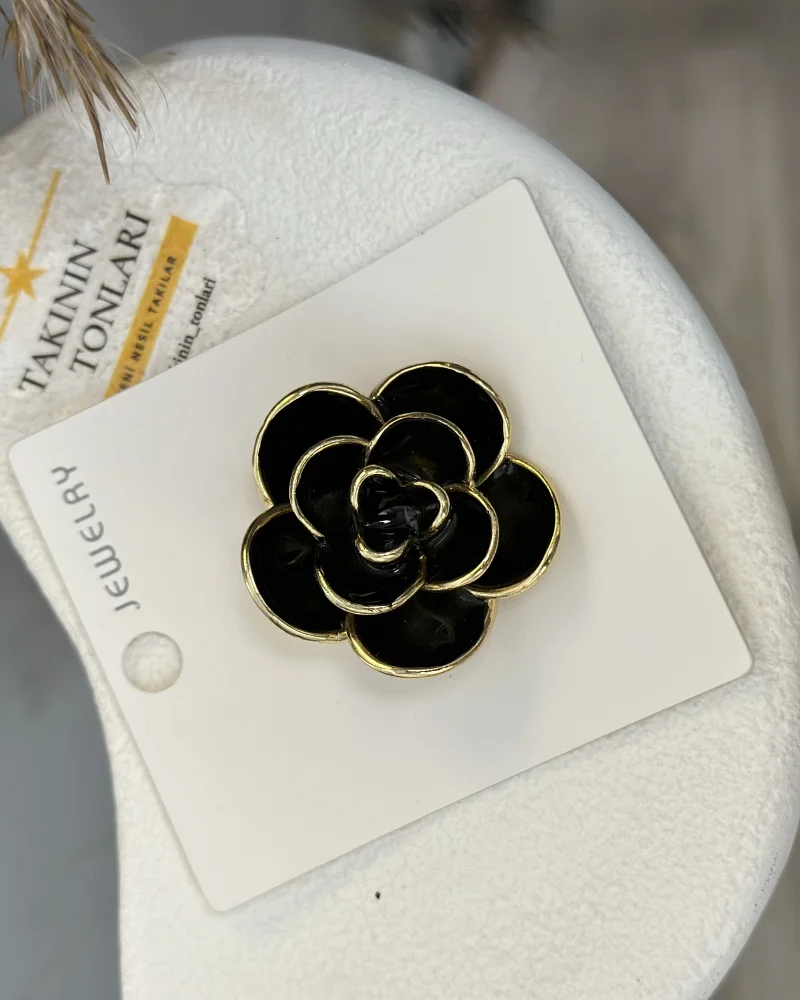 Üç Boyutlu Siyah Gül Broş