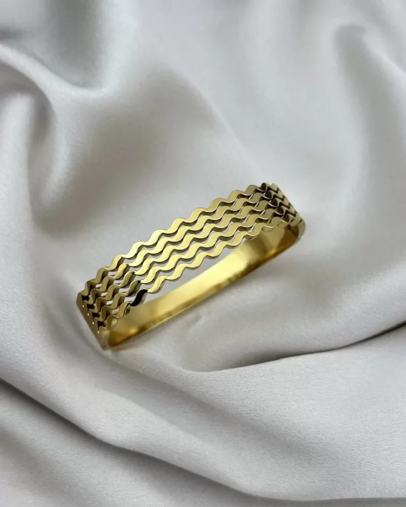 Dalgalı Geniş Kelepçe