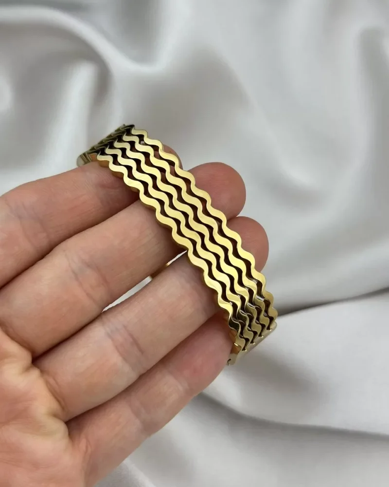 Dalgalı Geniş Kelepçe