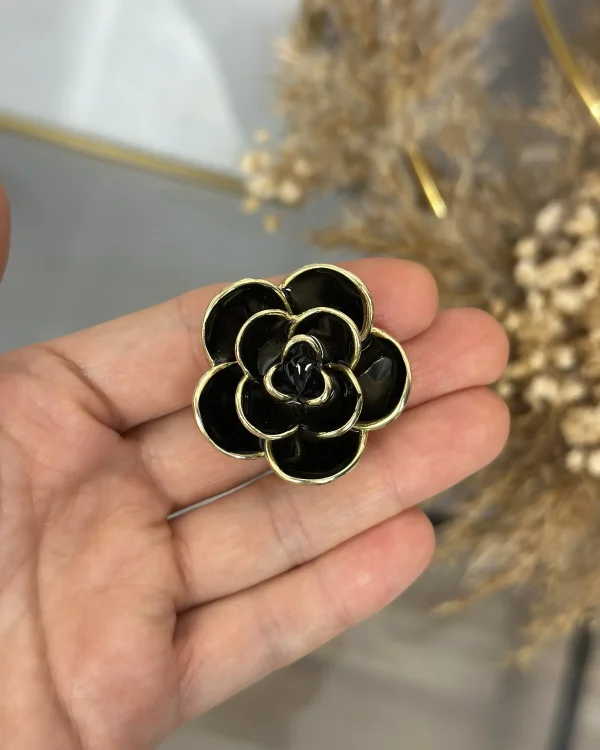 Üç Boyutlu Siyah Gül Broş