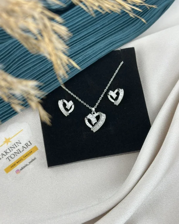 İthal Baget Taşlı Kalpli Set