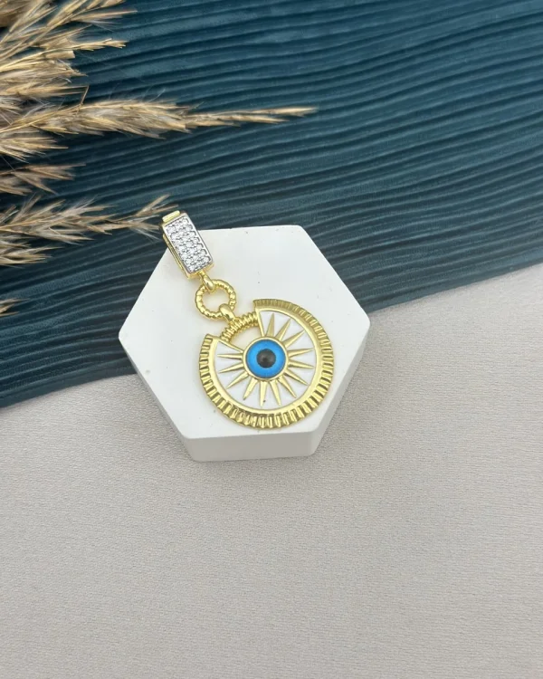 Mineli Nazarlı Charm