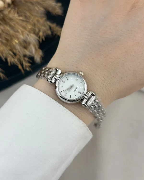 Gümüş Yuvarlak Kasa Retro Saat (Beyaz)