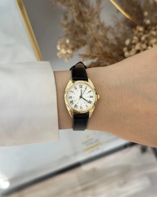 Siyah Deri Kordon Yuvarlak-Köşeli Saat