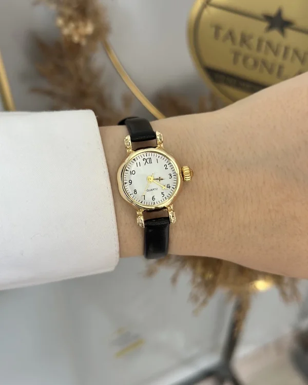 Siyah Deri Kordon Zarif Yuvarlak Saat