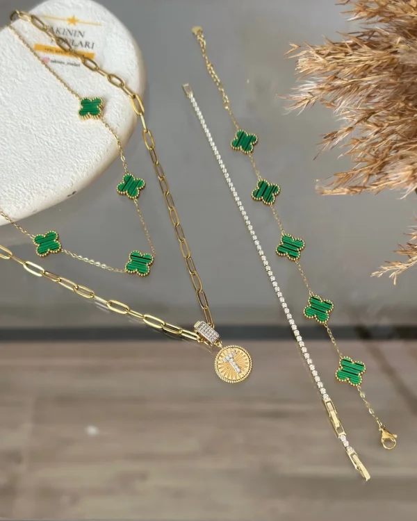 Yeşil Marka Detaylı Çelik Kombin