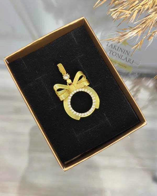 Çeyreklik Çerçeveli Fiyonk Kolye Ucu