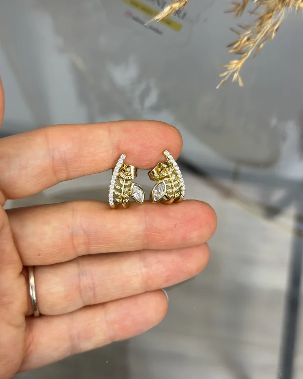 XP Tek Delikle Yapraklı Üçlü Görünüm Küpe (Çelik)