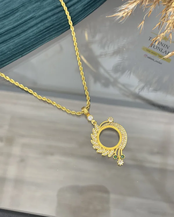 Çeyreklik Yeşil Taşlı Zarif Burgu Kolye (60 cm)