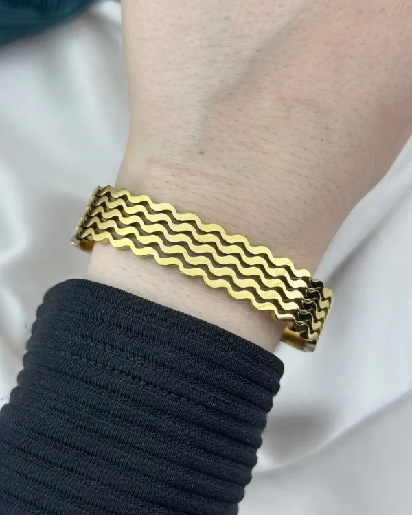 Dalgalı Geniş Kelepçe