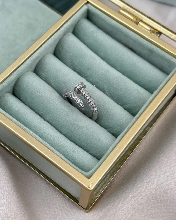 Full Taşlı Gümüş Vip Çivi Yüzük