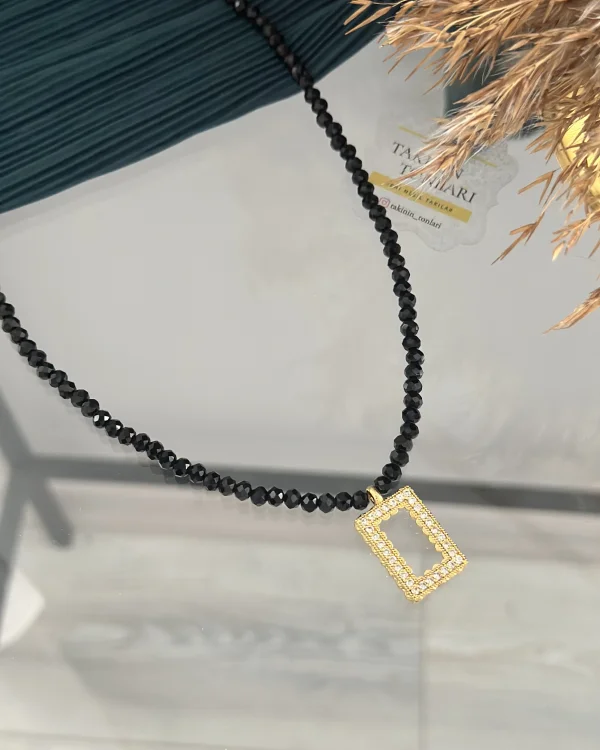 Siyah Kristal Boncuklu Gram Altınlık Kolye (60 cm)