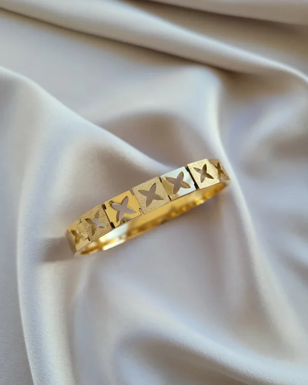 Kare Geçişli Lazer Kesim Kumlu Kelepçe