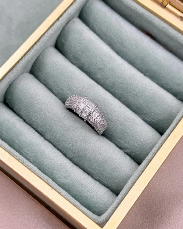 Oval Model Gümüş Taşlı İthal Vip Yüzük