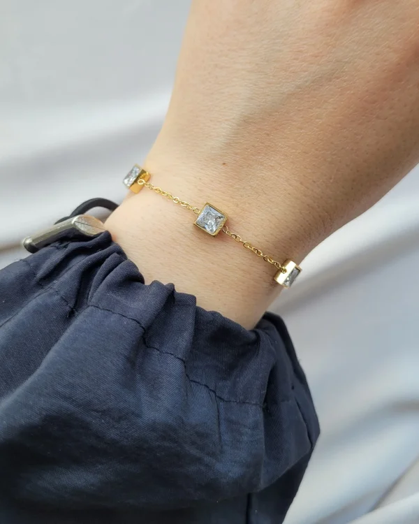 Outlet Sıralı Baget Taşlı Zarif Bileklik