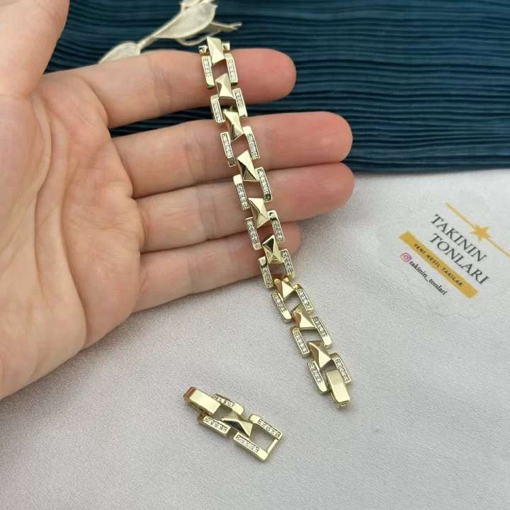 14K Taşlı Dörtgen Geçişli Vip Bileklik (17+2 cm)