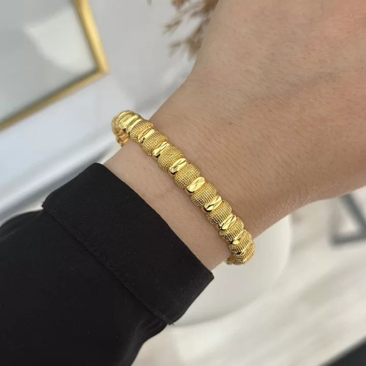 22 Ayar Oval  Topçuk Detaylı Kelepçe Bilezik (6 cm)