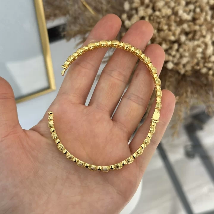 22 Ayar Oval  Topçuk Detaylı Kelepçe Bilezik (6 cm)