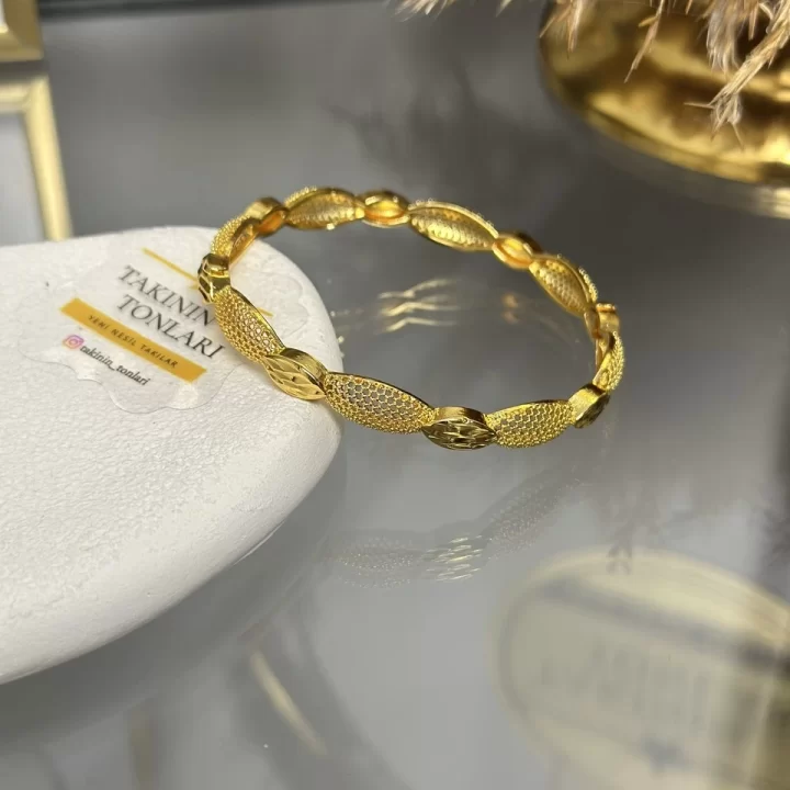 22 Ayar Oval Hasır Geçişli Kelepçe Bilezik (6.0 cm)