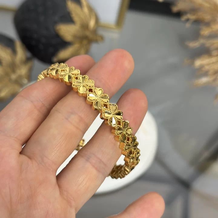 22 Ayar Kalem İşi Sıra Yoncalı Kelepçe Bilezik (6.0 cm)