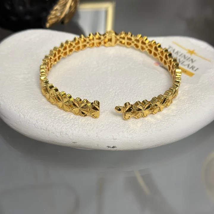22 Ayar Kalem İşi Sıra Yoncalı Kelepçe Bilezik (6.0 cm)