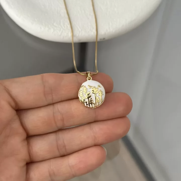 Beyaz Mineli Kuşlu Açılır Kapaklı Kolye (40+5 cm)
